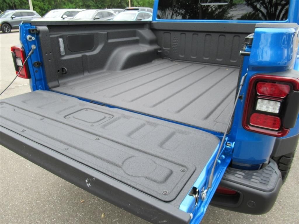 New 2026 Hydro Blue Pearl-Coat Exterior Paint Jeep Rubicon X image 29
