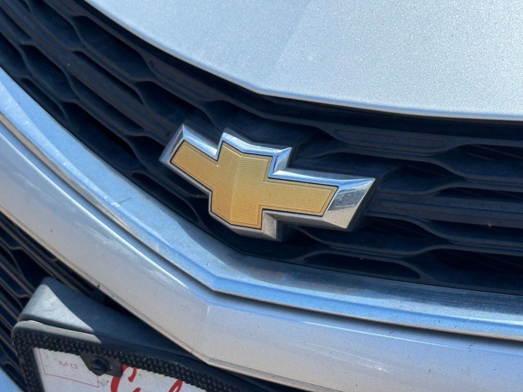 Used 2018 Silver Chevrolet LT image 9