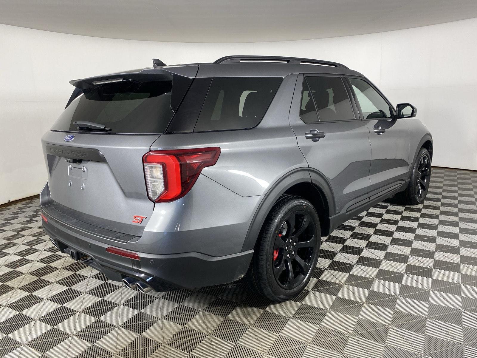 Used 2024 Carbonized Gray Ford  image 17