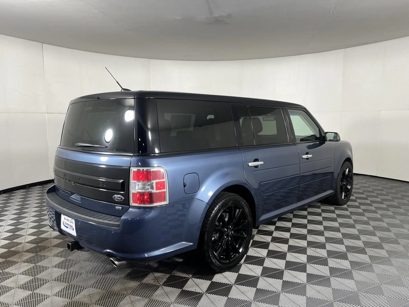 Used 2019 Blue Ford SEL image 8