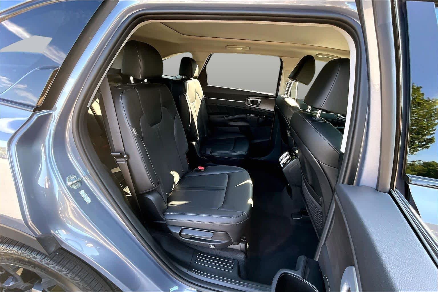 Used 2024 Everlasting Silver Kia X-Line SX image 19