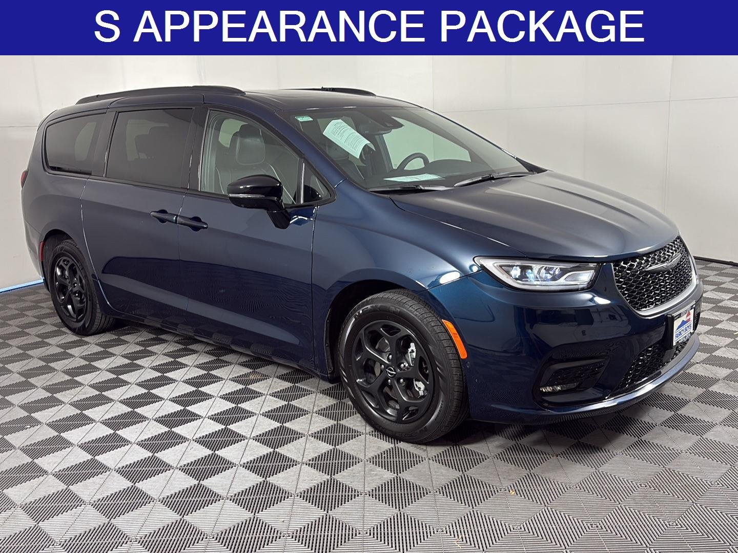 Used 2025 Chrysler Pacifica PHEV Select with VIN 2C4RC1S79SR536467 for sale in Salida, CO