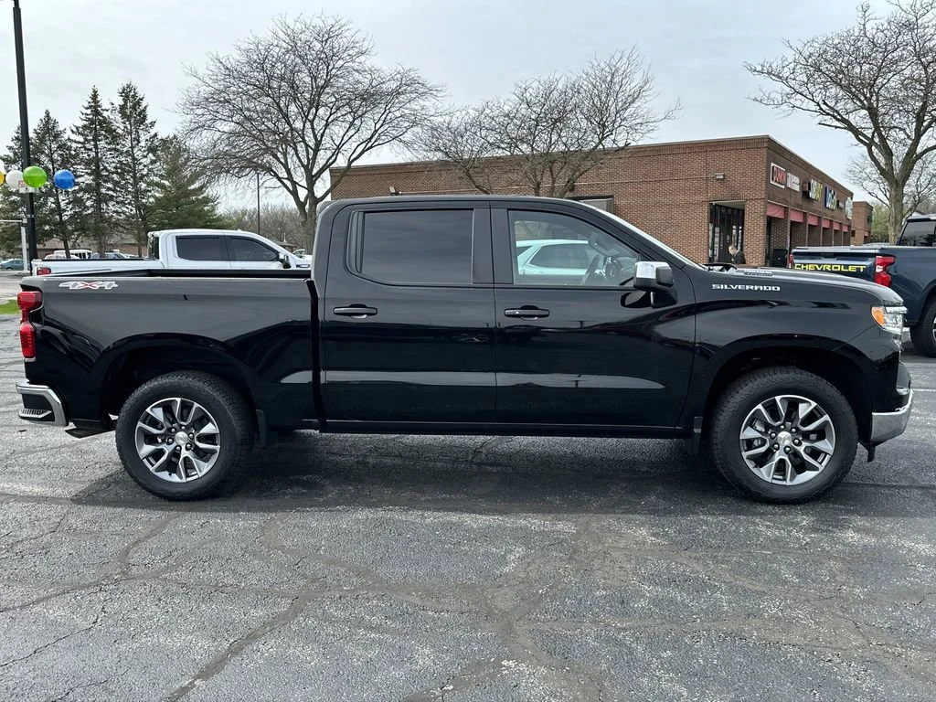 Used 2025 Black Chevrolet LT image 9