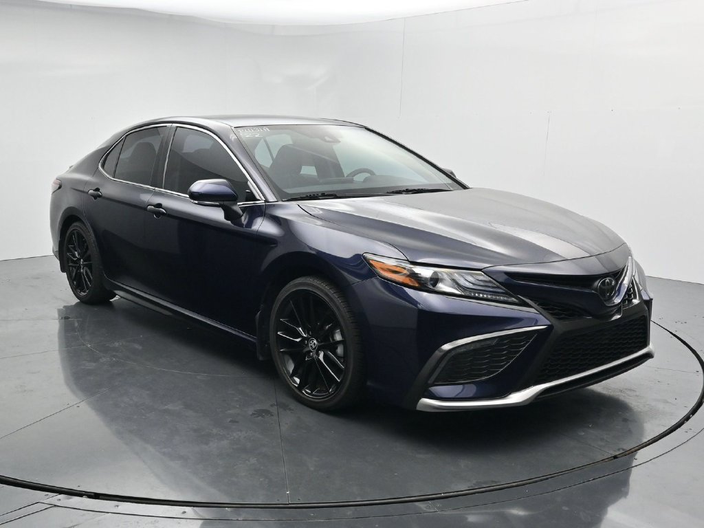 Used 2022  Toyota XSE image 2