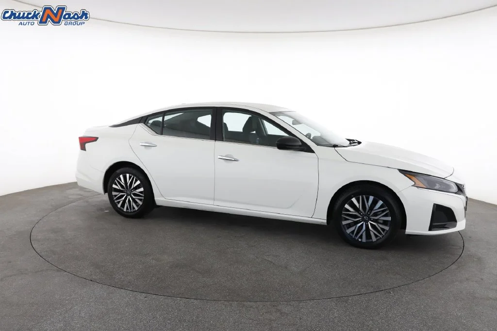 2025 Nissan Altima SV - Photo 15