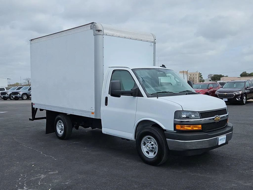 New 2025 Summit White Chevrolet 1WT image 14