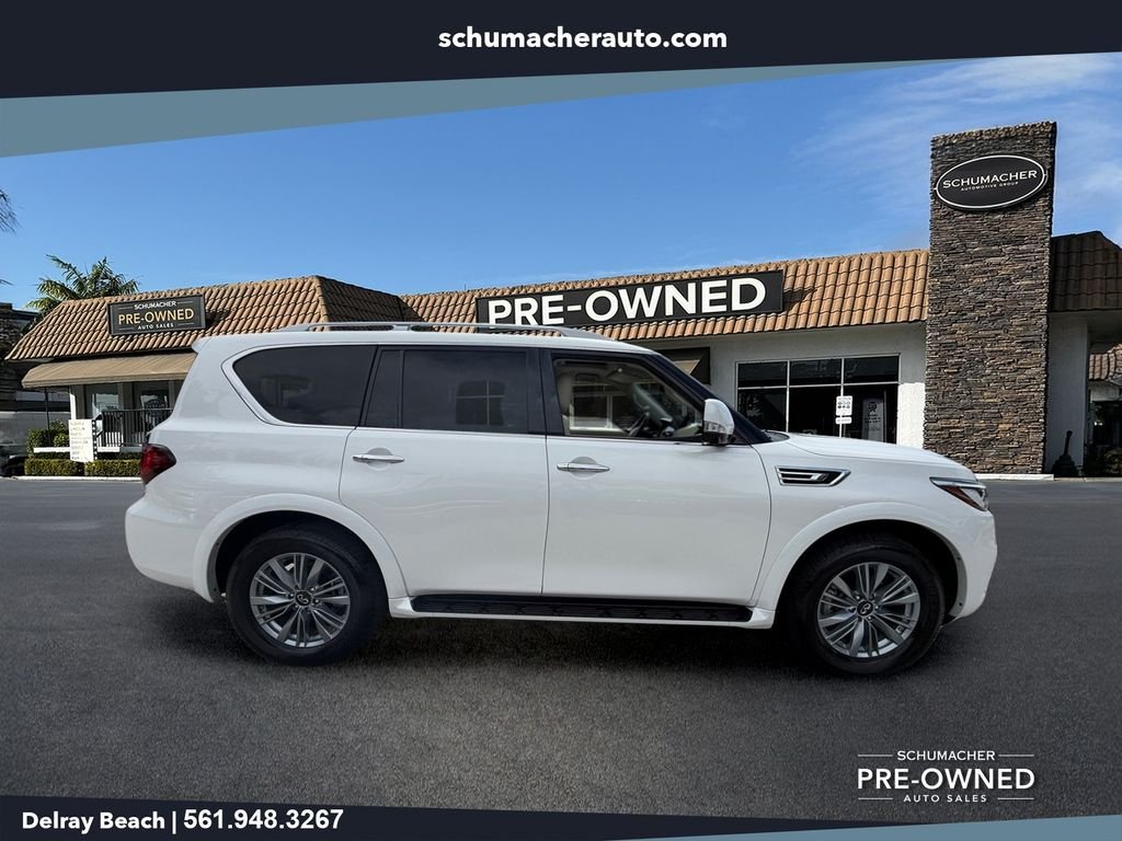 Used 2024 White INFINITI LUXE image 8