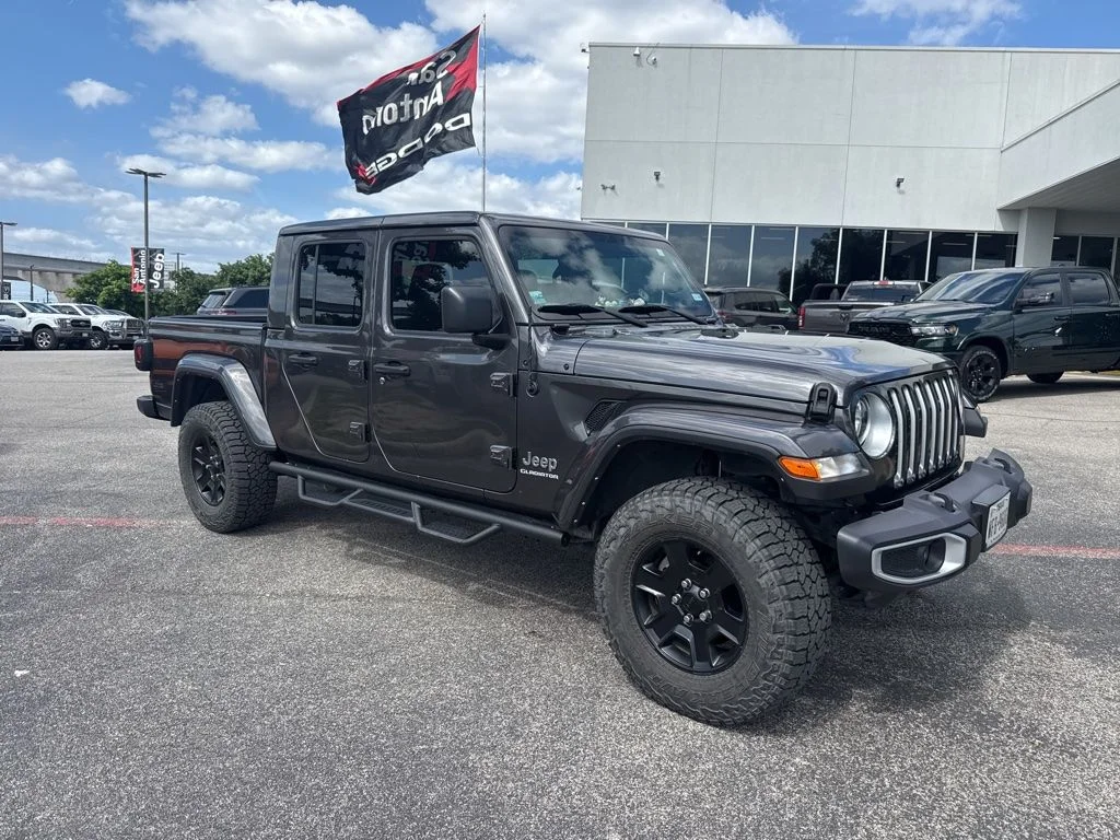 2022 Jeep Gladiator Overland's photo