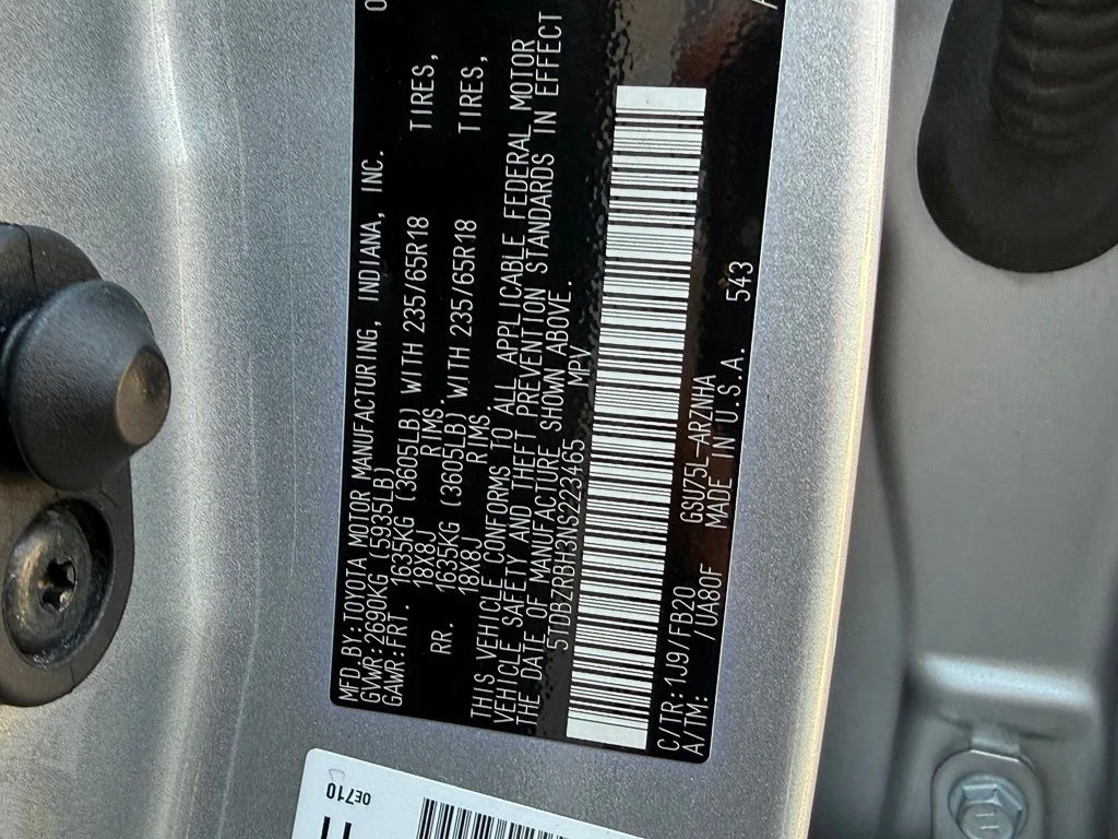 2022 Toyota Highlander LE - Photo 26