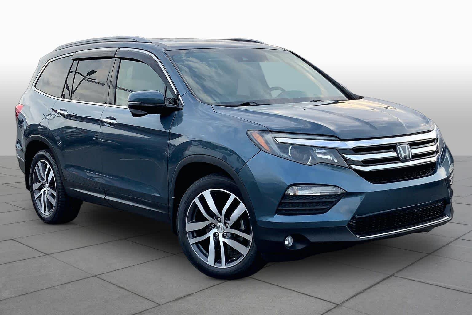 Used 2017 Steel Sapphire Metallic Honda Touring image 3
