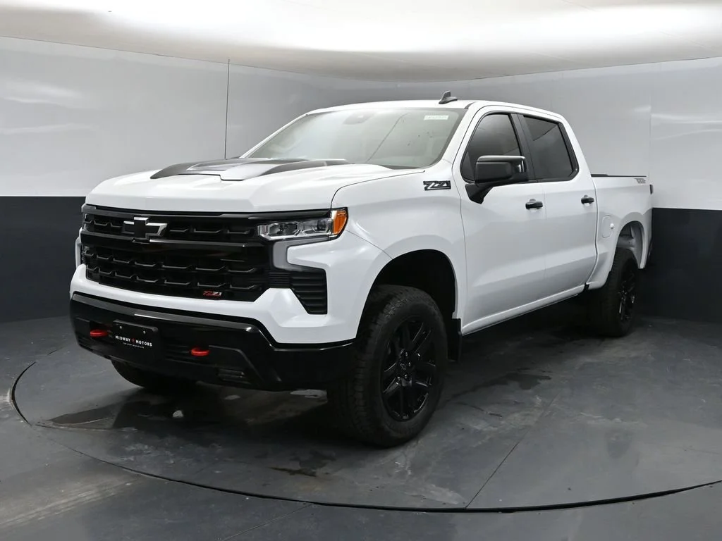 New 2026 Summit White Chevrolet LT Trail Boss image 5