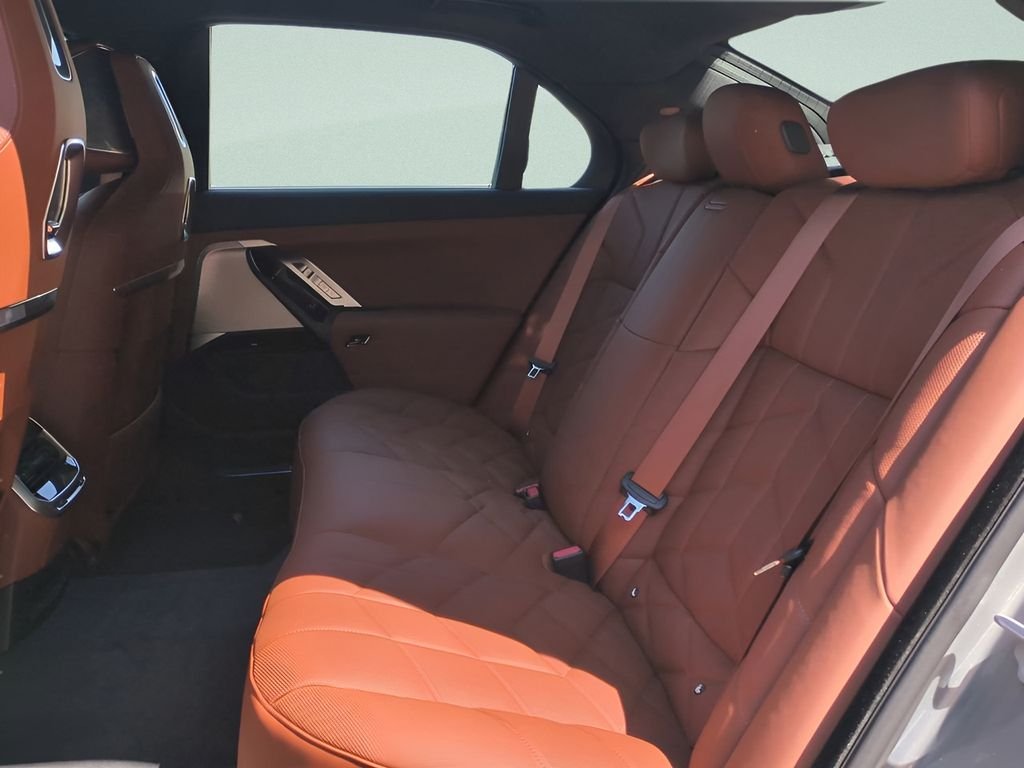 New 2026 Oxide Grey Metallic BMW 750e xDrive image 13
