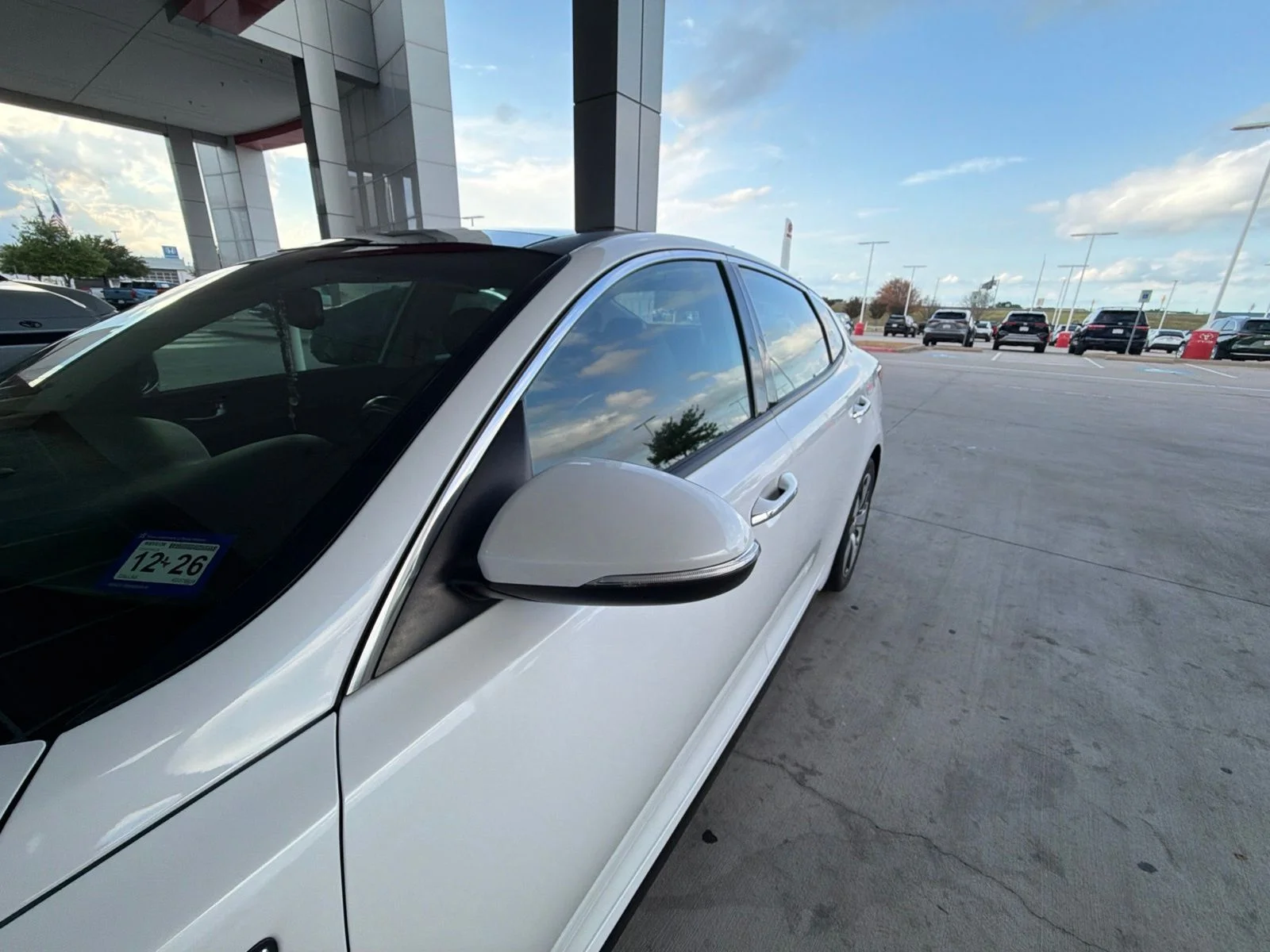 Used 2019 White Kia S image 4