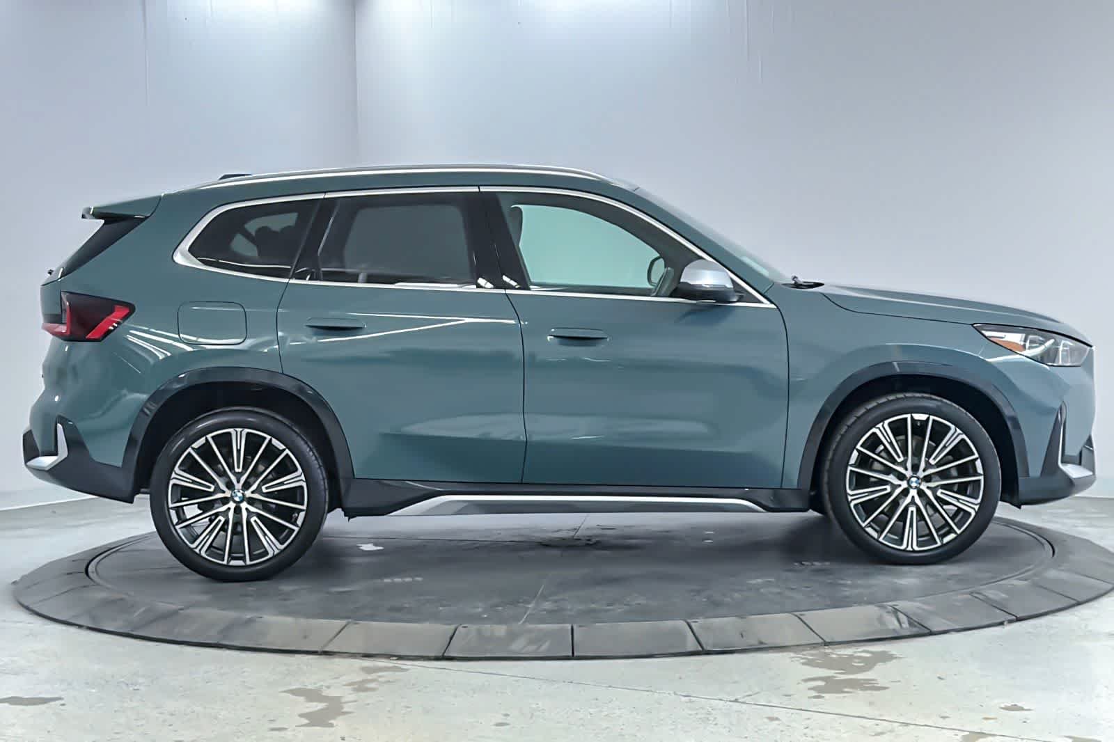 Used 2023 Cape York Green Metallic BMW xDrive28i image 8