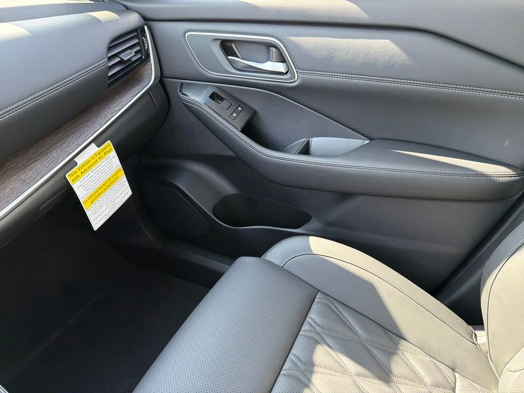 New 2026 Everest White Pearl TriCoat Nissan Platinum image 29