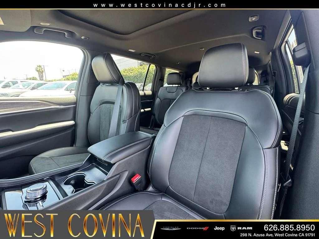 New 2026 Diamond Black Crystal Pearl-Coat Exterior Paint Jeep Altitude image 20