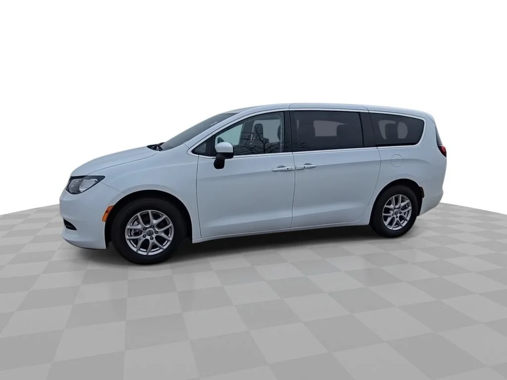 Used 2023 White Chrysler LX image 4