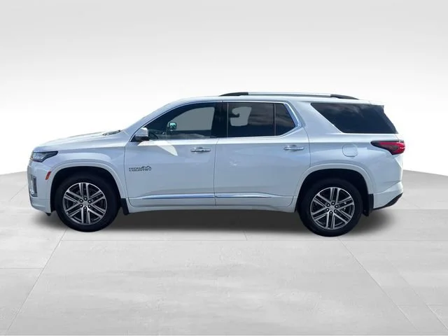 Used 2022 Iridescent Pearl Tricoat Chevrolet High Country image 2