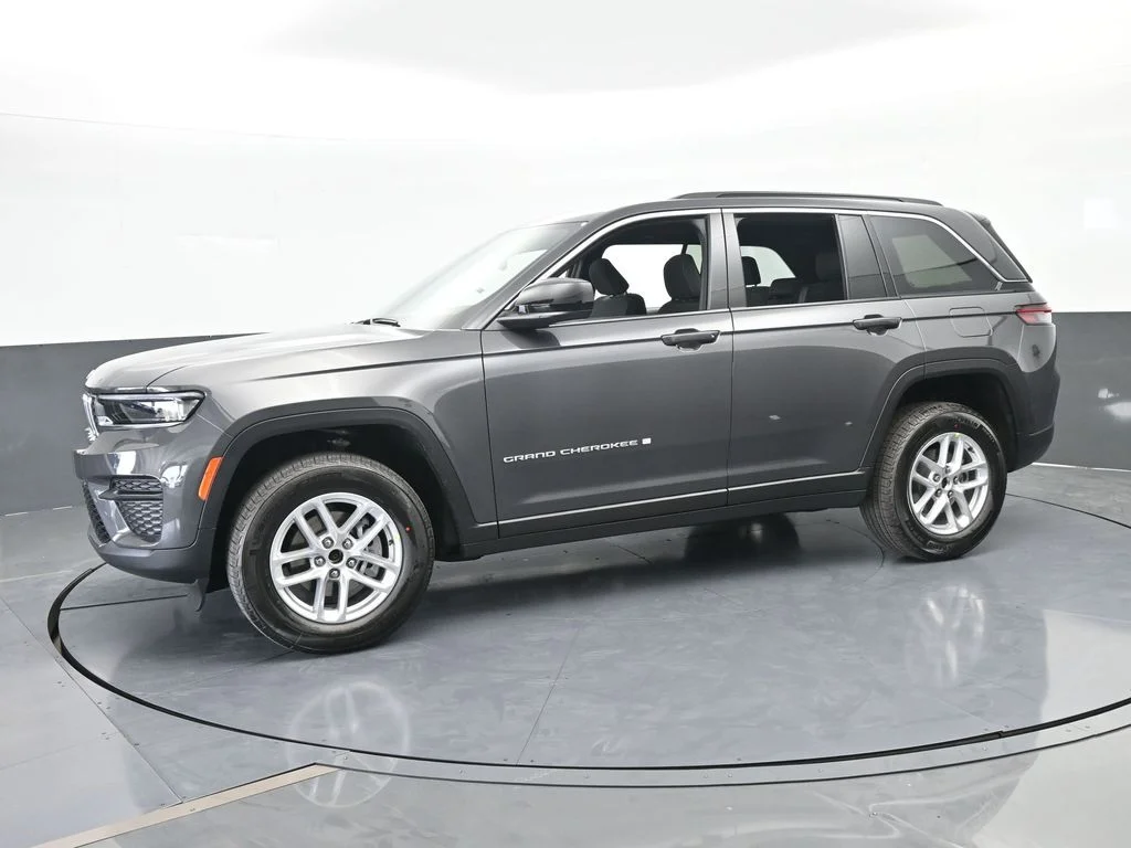 New 2026 Baltic Gray Metallic Clearcoat Jeep Laredo X image 2
