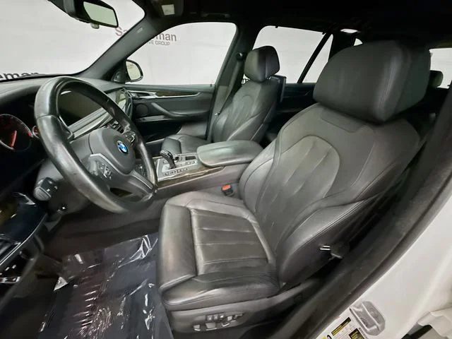 Used 2017 White BMW xDrive50i image 22