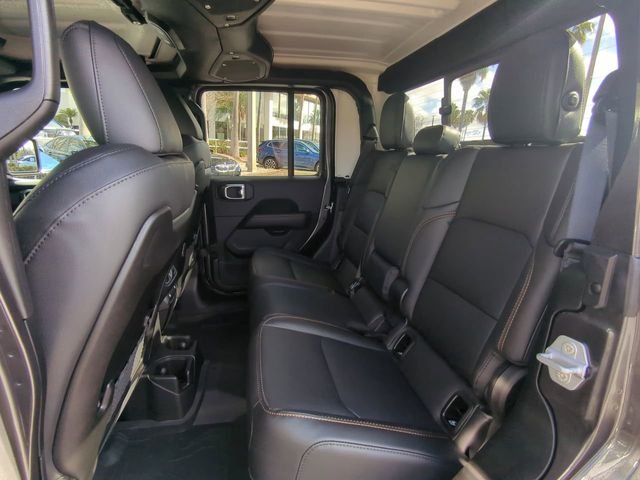 New 2026 Granite Crystal Metallic Clear-Coat Exterior Paint Jeep Sahara image 15