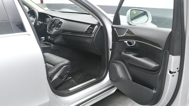 Used 2018 Silver Volvo T6 Momentum image 13
