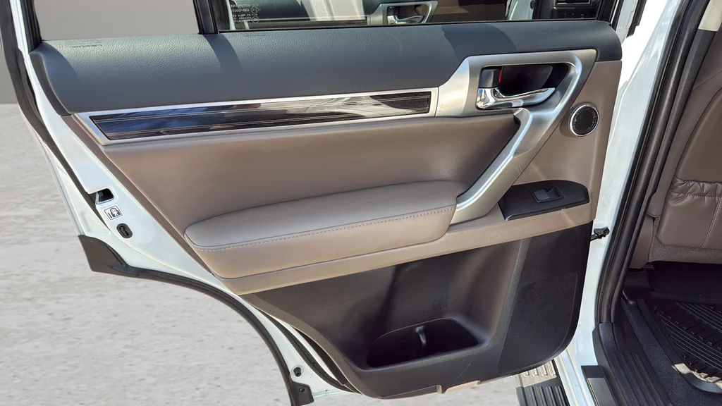 Certified Used 2022  Lexus 460 image 14