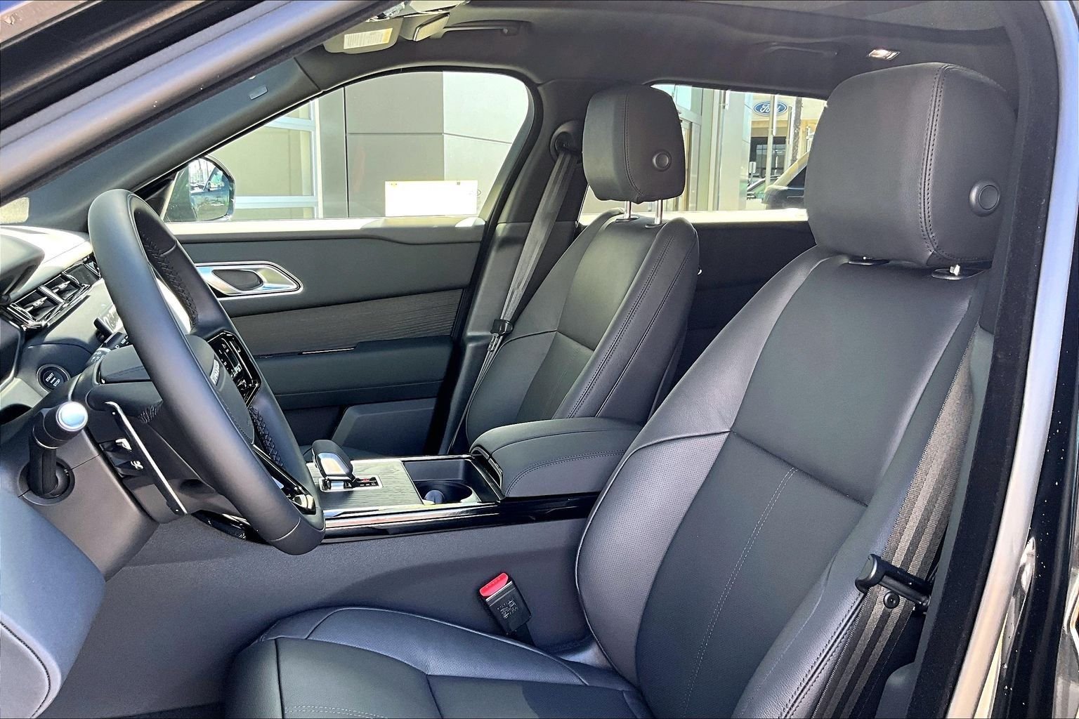 New 2026 Santorini Black Land Rover Dynamic SE image 9