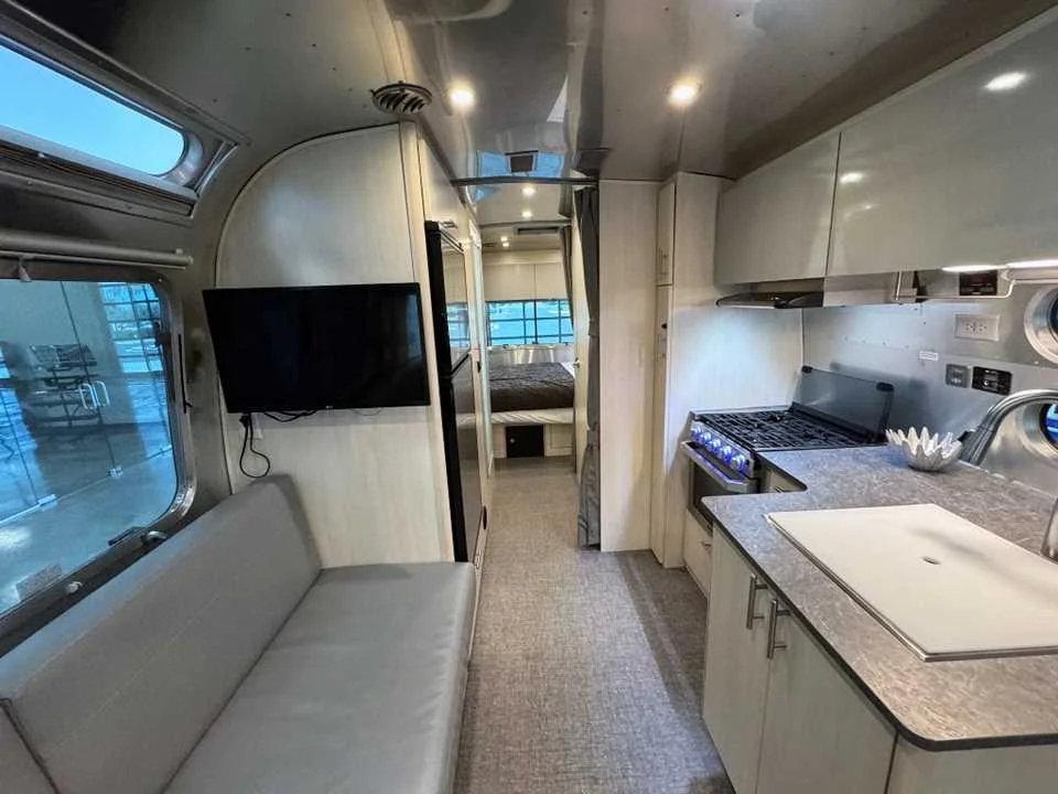 Used 2021 SILVER AIRSTREAM  image 12