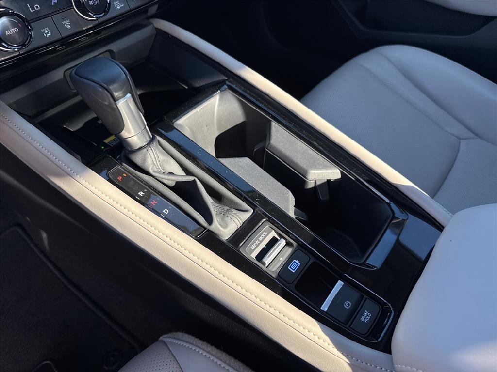 Used 2023 Platinum White Pearl Honda Touring image 20