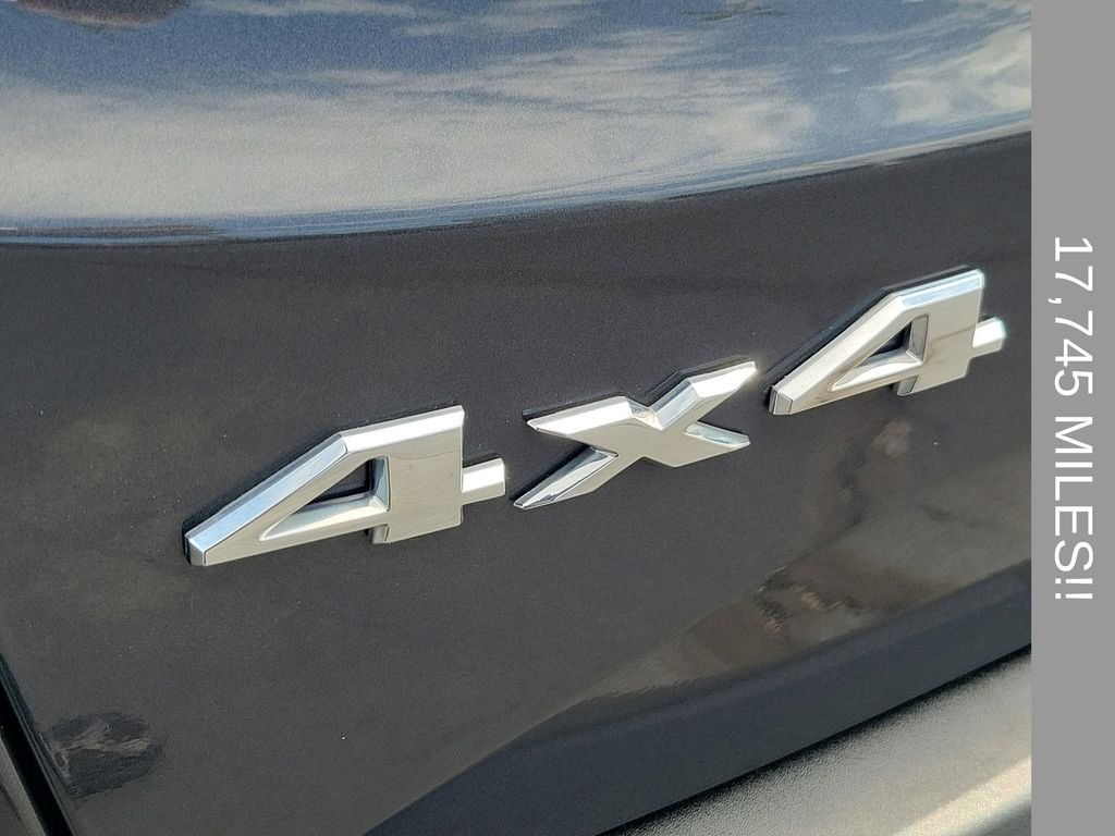 Used 2023 Gray Jeep Latitude image 7