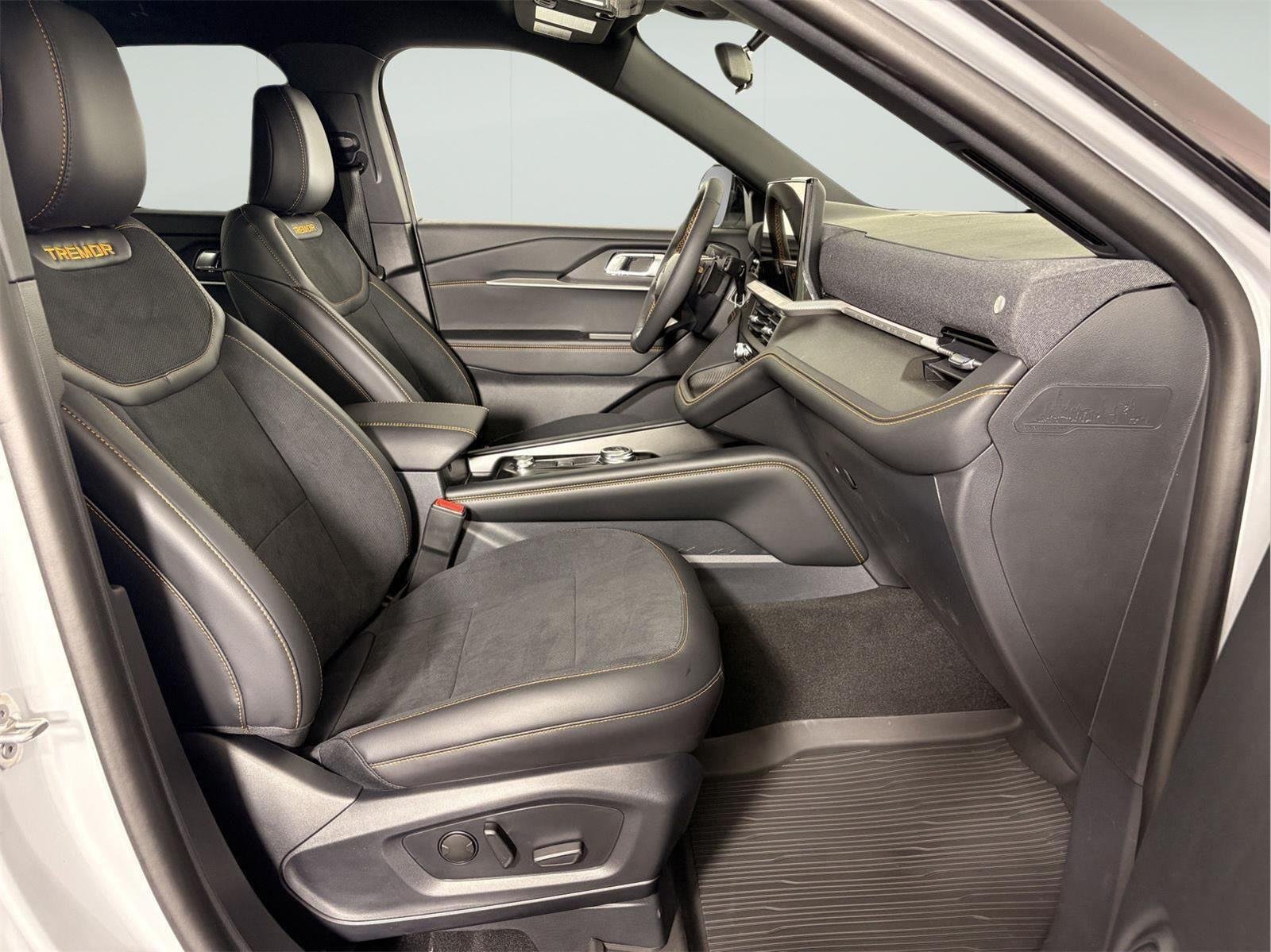 New 2026 Space White Metallic Ford Tremor® image 24