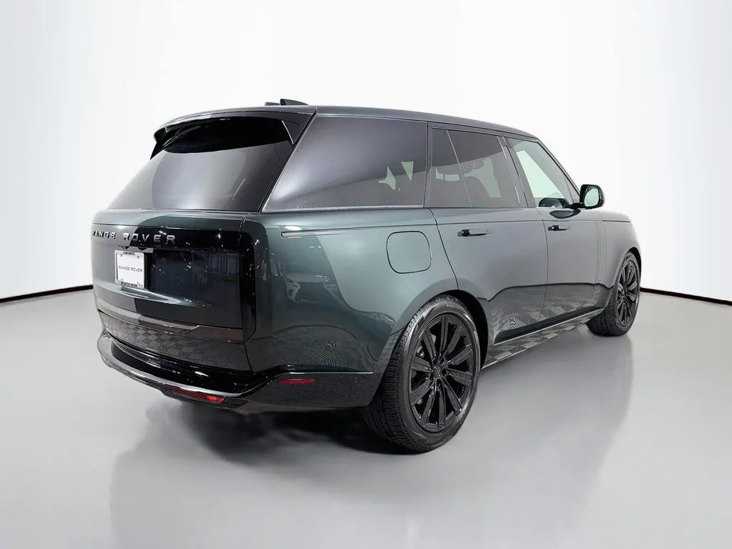 New 2026 Belgravia Green Land Rover SE PHEV image 5