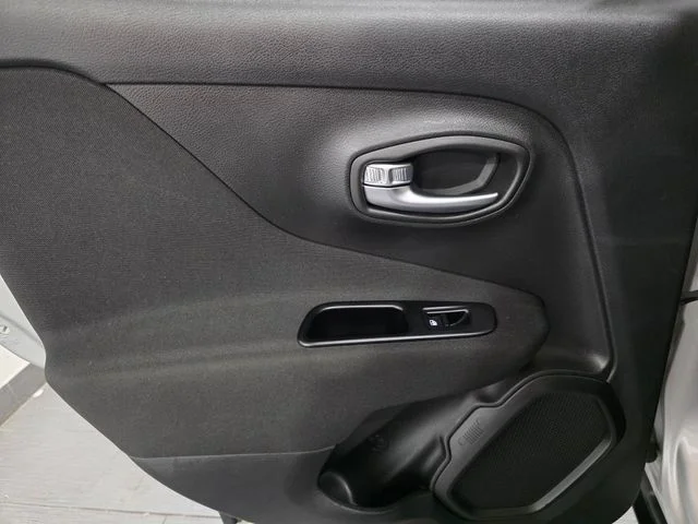 Used 2021 Silver Jeep Latitude image 11