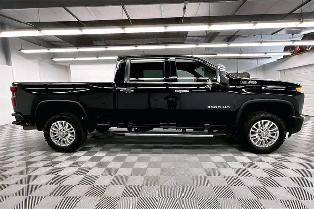 Used 2022 Black Chevrolet High Country image 15