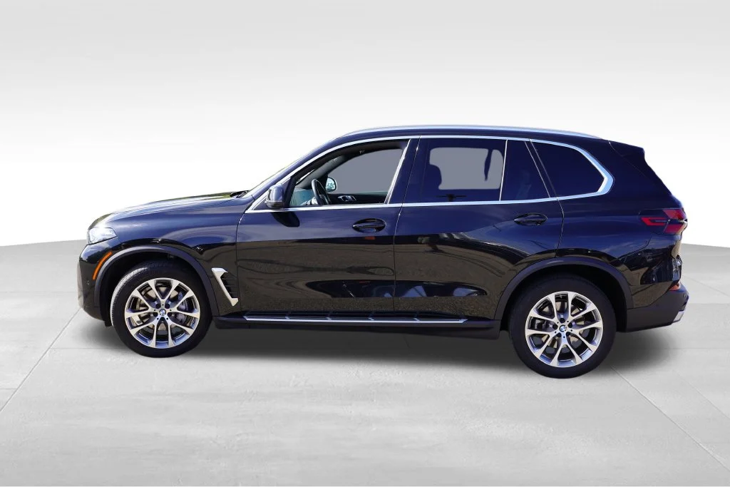 Used 2026 Black Sapphire Metallic BMW xDrive40i image 9