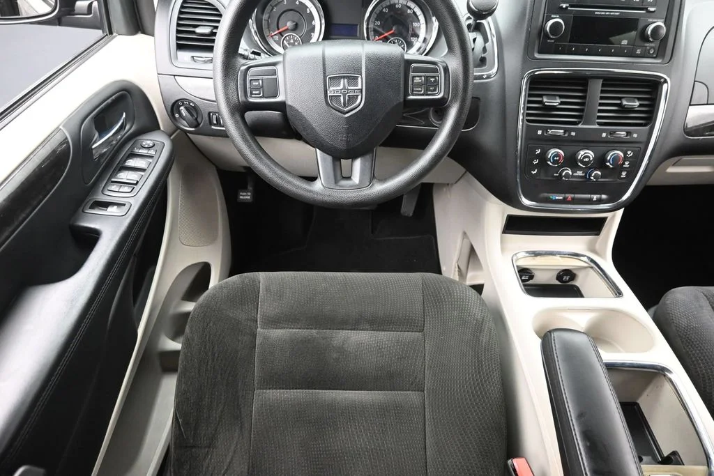 Used 2014 Silver Dodge SXT image 15