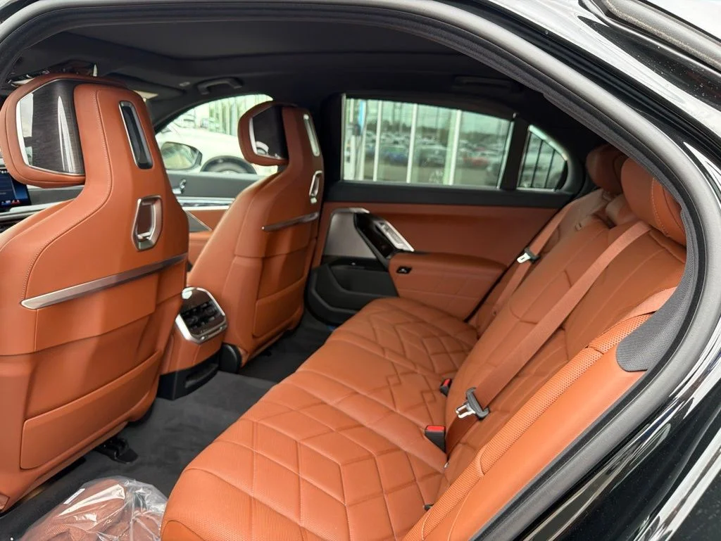 New 2026 Black Sapphire Metallic BMW 760i xDrive image 25