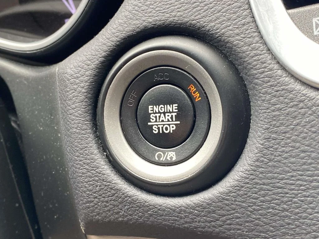 Used 2020 Blue Dodge SXT Plus image 28