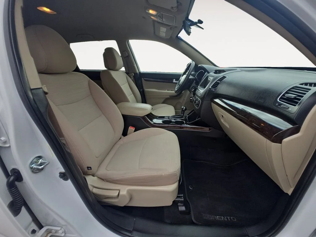 Used 2015 White Kia LX image 15