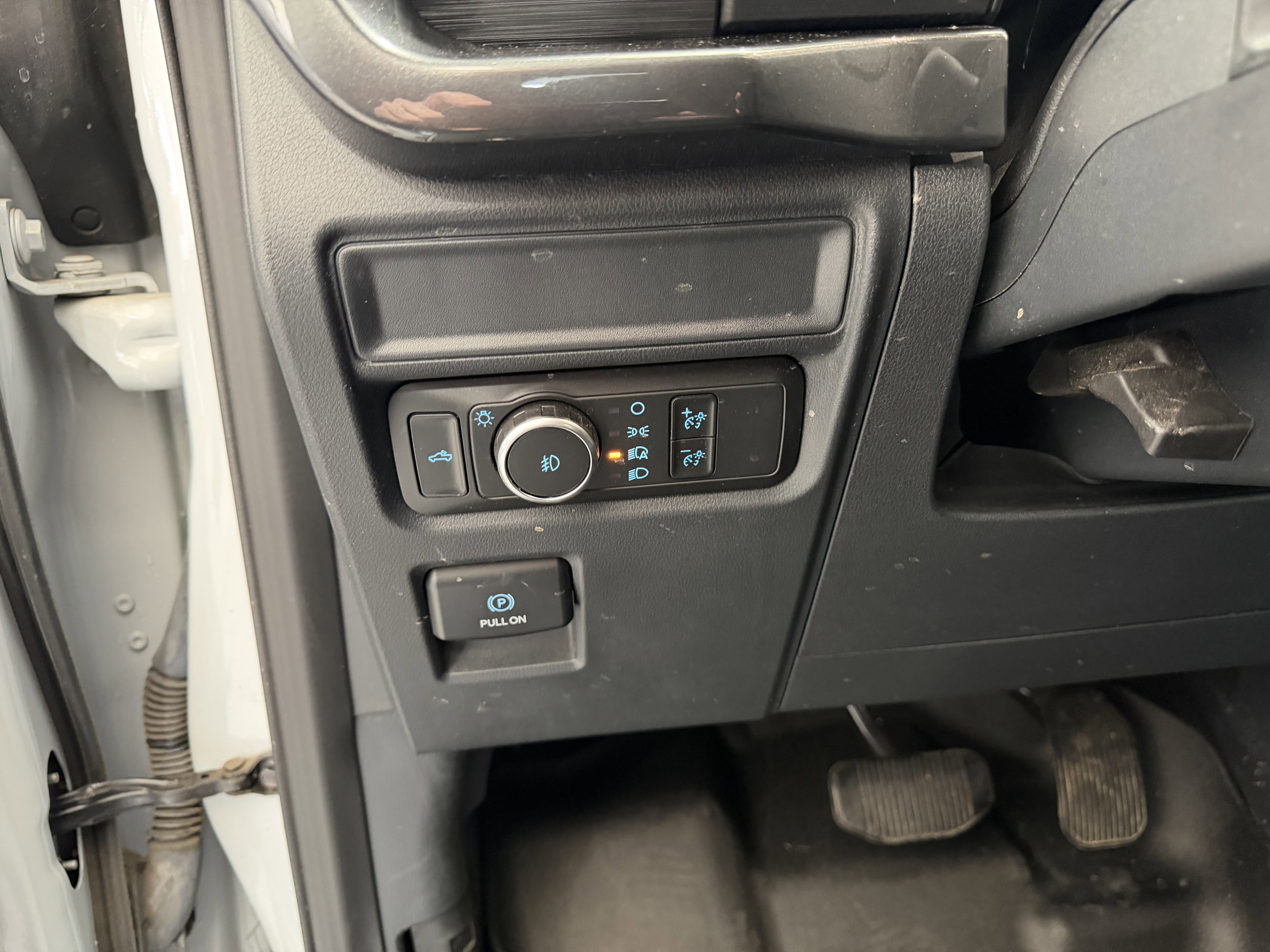Used 2022 White Metallic Ford XL image 14