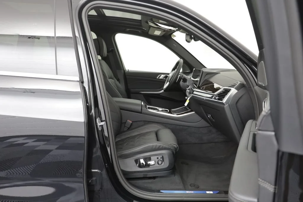 New 2026 BLACK SAPPHIRE BMW xDrive40i image 20