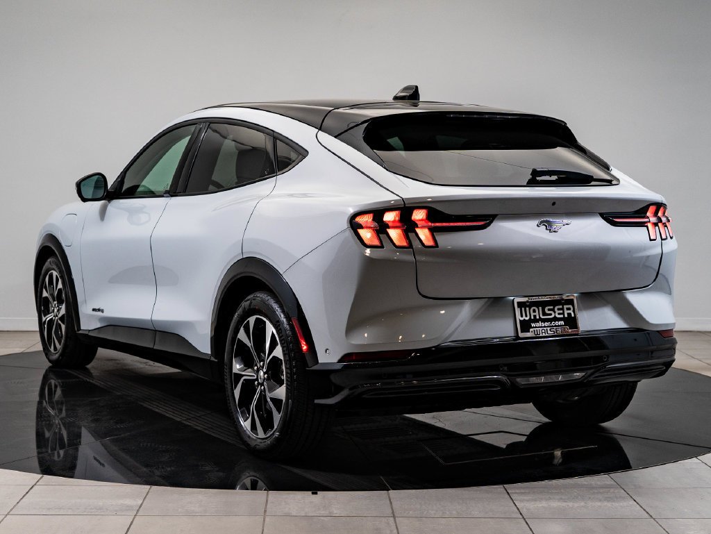 Used 2022 Space White Metallic Ford Premium image 6