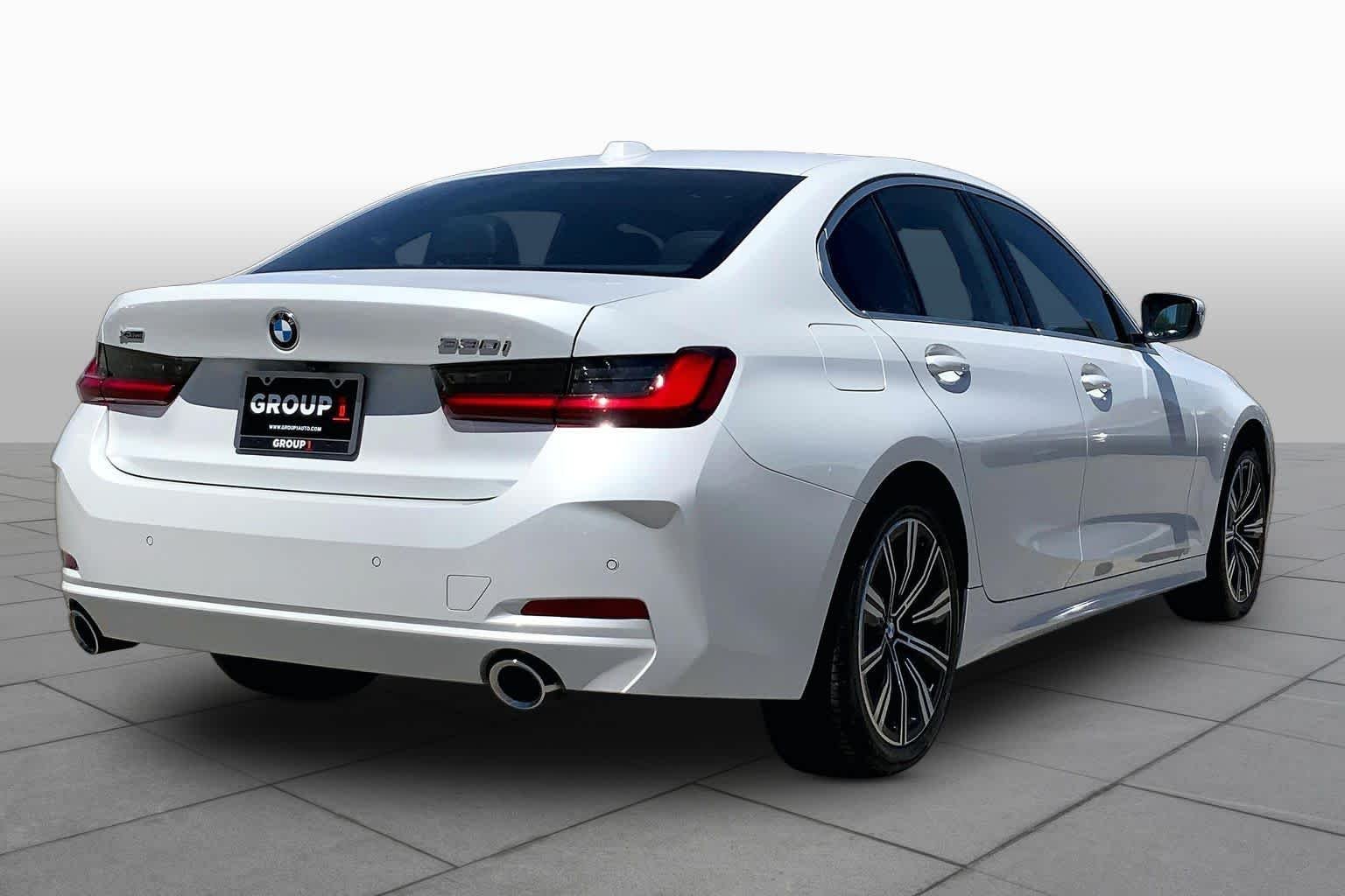 2025 BMW 3 Series 330i - Photo 13