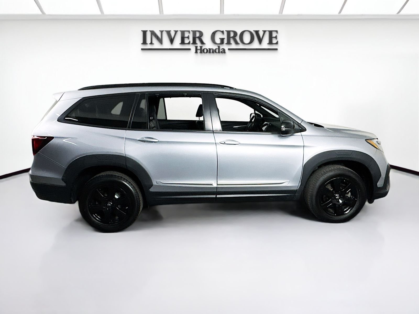 Used 2022 Lunar Silver Metallic Honda TrailSport image 4