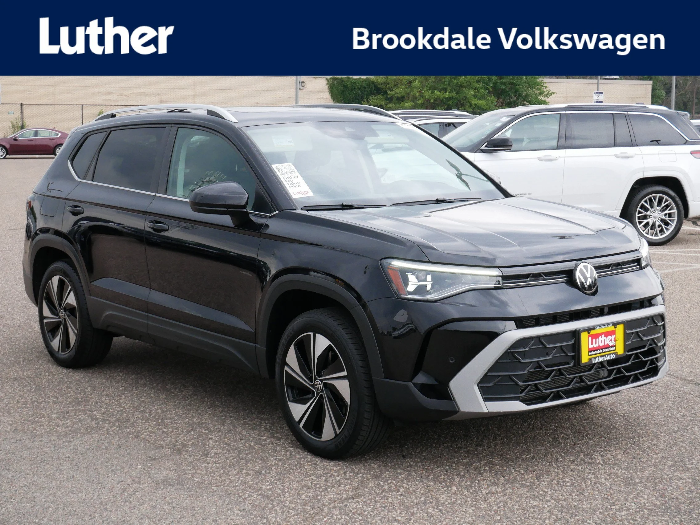 Used 2025 Black Volkswagen SE image 1