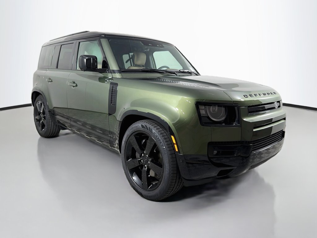 New 2026 Woolstone Green Land Rover X-Dynamic SE image 3