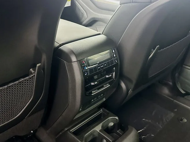 New 2026 Diamond Black Crystal Pearl-Coat Exterior Paint Jeep  image 25