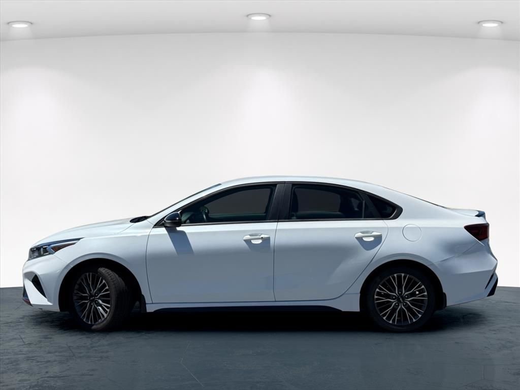 Used 2023 White Kia GT-Line image 4