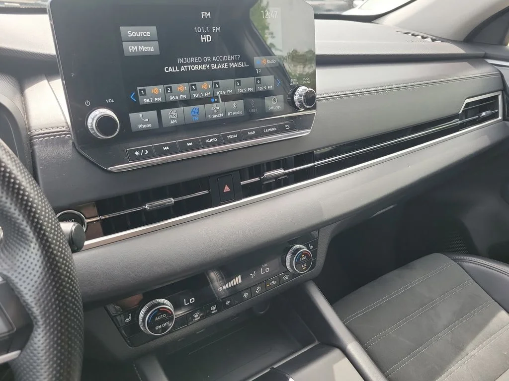 Used 2024  Mitsubishi SE image 29
